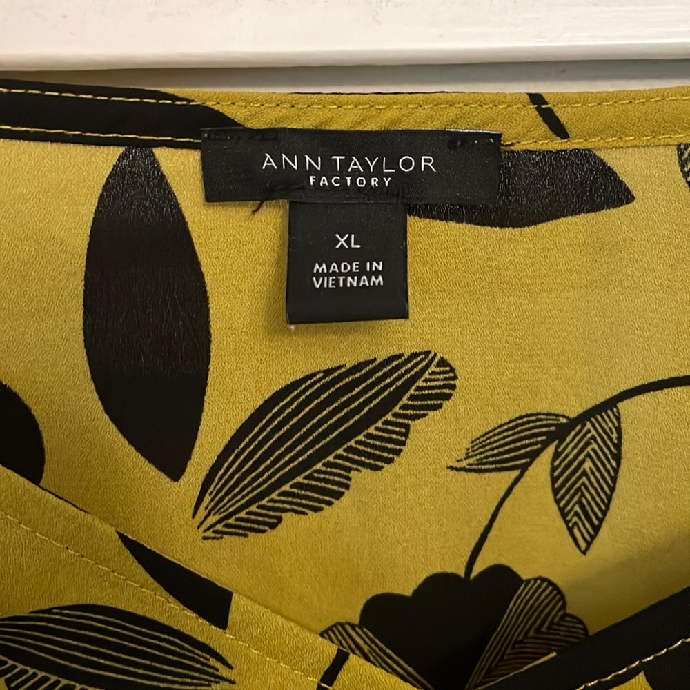 Ann Taylor factory women’s size xl shirt